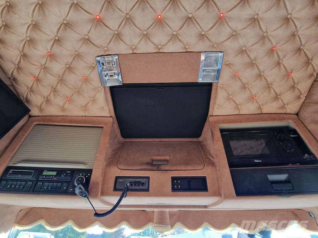 Volvo FH 13.500 Globetrotter 8x2*6 - 3 deck livestock + Dieren transport trucks