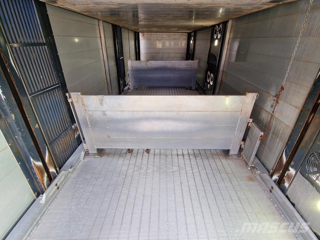 Volvo FH 13.500 Globetrotter 8x2*6 - 3 deck livestock + Dieren transport trucks