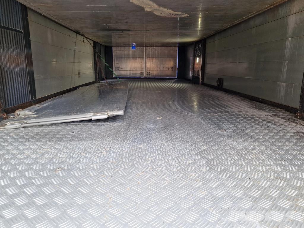 Volvo FH 13.500 Globetrotter 8x2*6 - 3 deck livestock + Dieren transport trucks