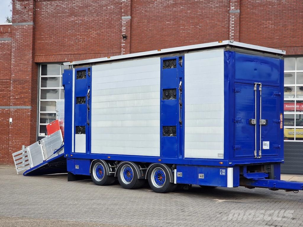 Volvo FH 13.500 Globetrotter 8x2*6 - 3 deck livestock + Dieren transport trucks