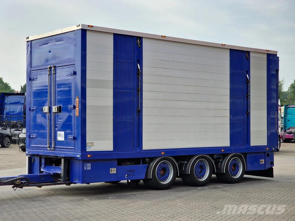 Volvo FH 13.500 Globetrotter 8x2*6 - 3 deck livestock + Dieren transport trucks
