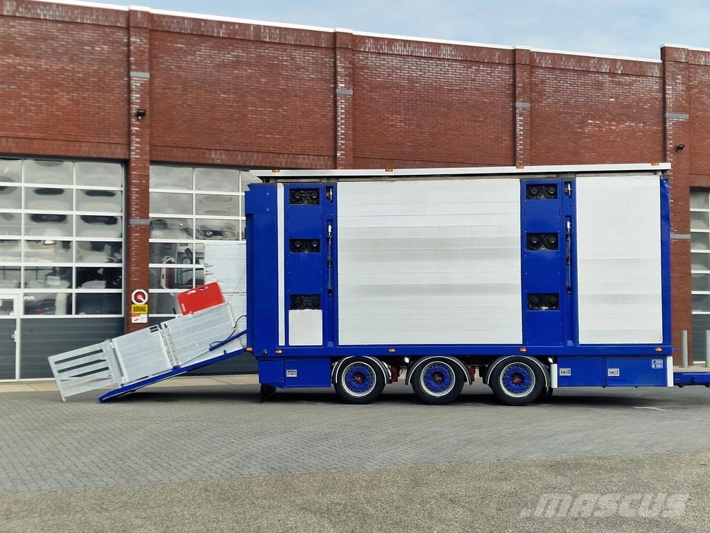 Volvo FH 13.500 Globetrotter 8x2*6 - 3 deck livestock + Dieren transport trucks