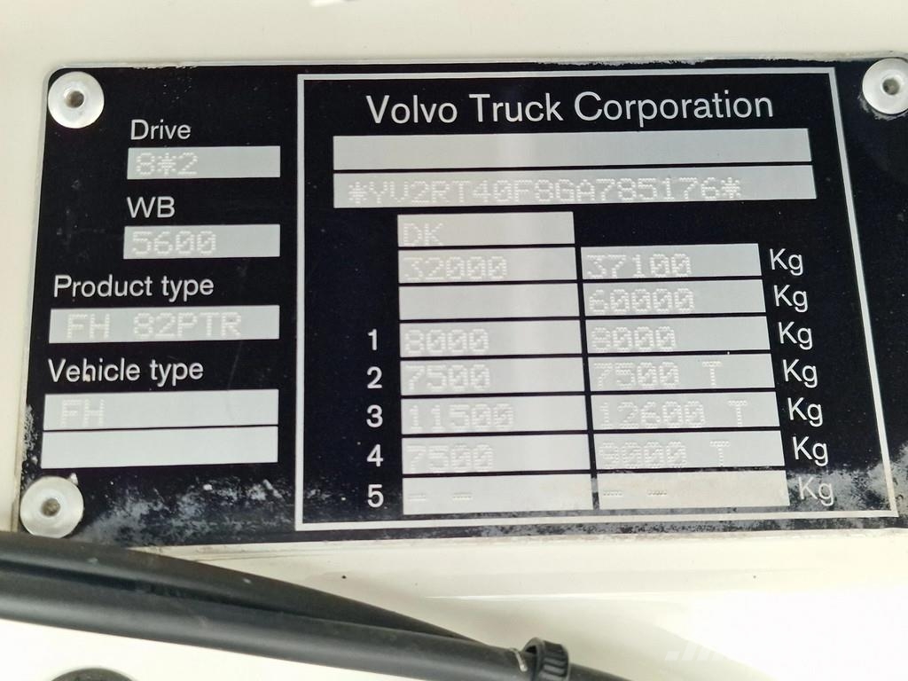 Volvo FH 13.500 Globetrotter 8x2*6 - 3 deck livestock + Dieren transport trucks