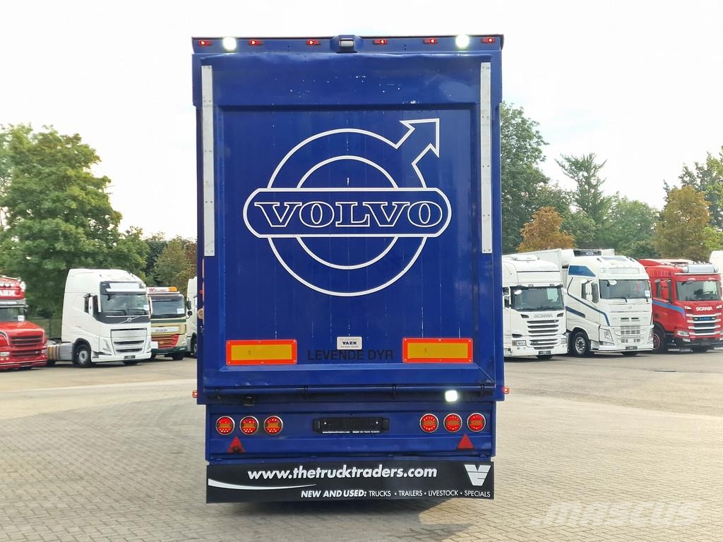 Volvo FH 13.500 Globetrotter 8x2*6 - 3 deck livestock + Dieren transport trucks