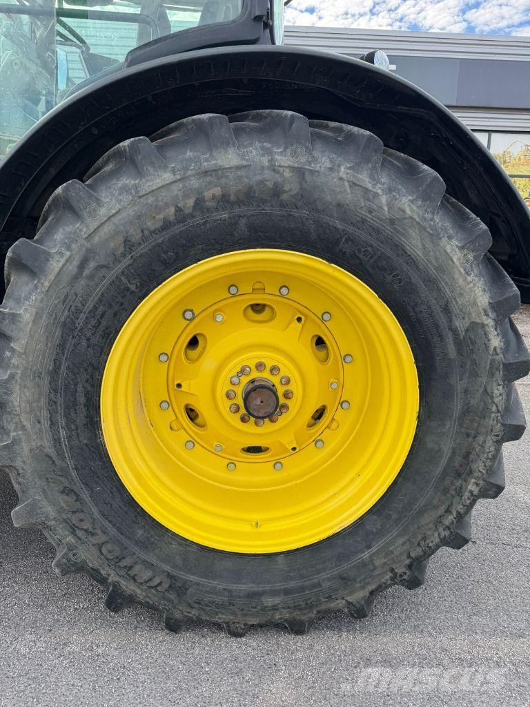 John Deere 7250R Tractors