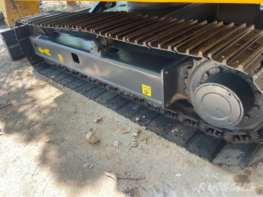 Komatsu PC70-8 中型挖掘机