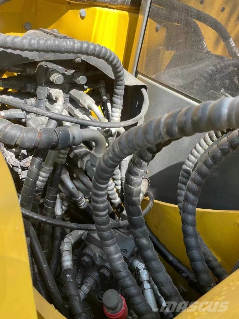 Komatsu PC70-8 中型挖掘机