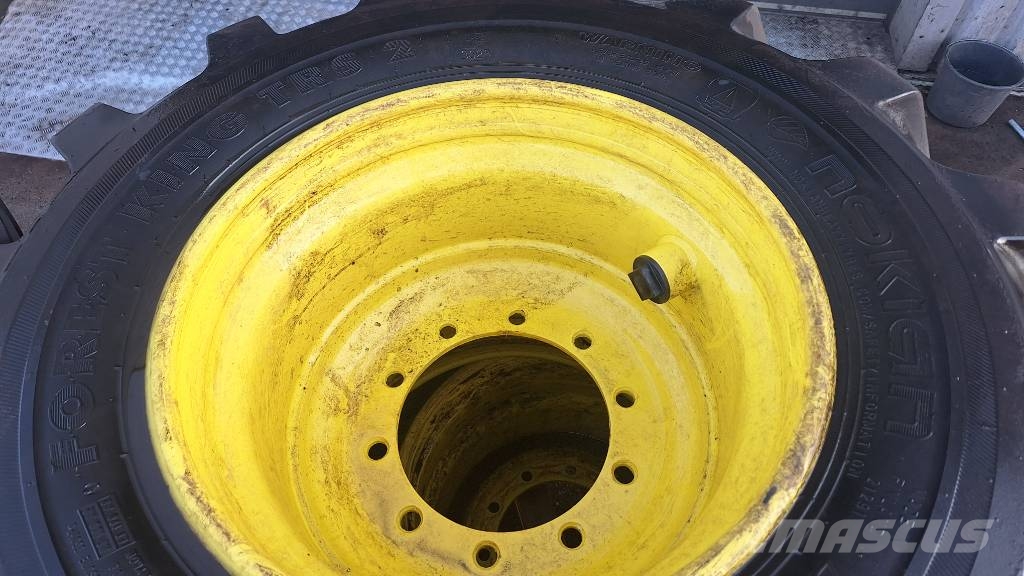  8 wheels Nokian Forest King TRS2 710/40-24.5" Renkaat ja vanteet