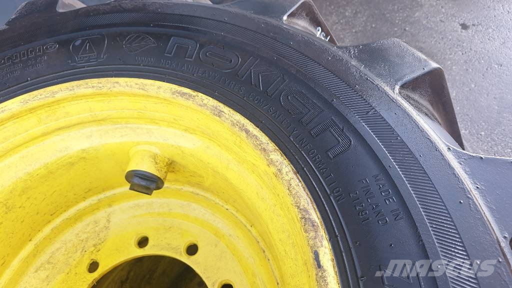  8 wheels Nokian Forest King TRS2 710/40-24.5" Renkaat ja vanteet