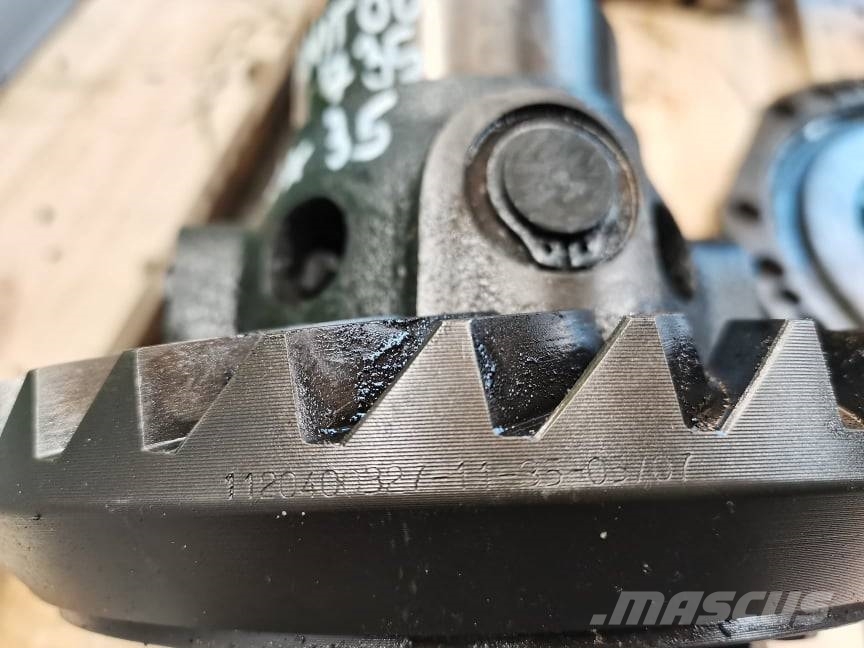 Manitou MT 732 {Spicer 11X35 rear axle Оси