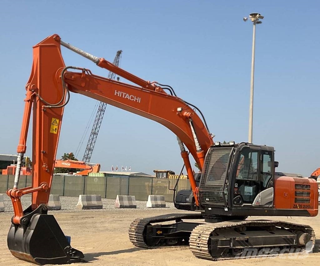日立建機 ZX220 LC, 2022, Dubai, カナダ - 中古 クローラー式