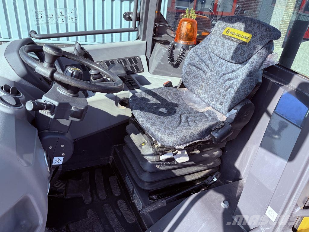New Holland W50C Tool Carrier Shovel Kolesové nakladače
