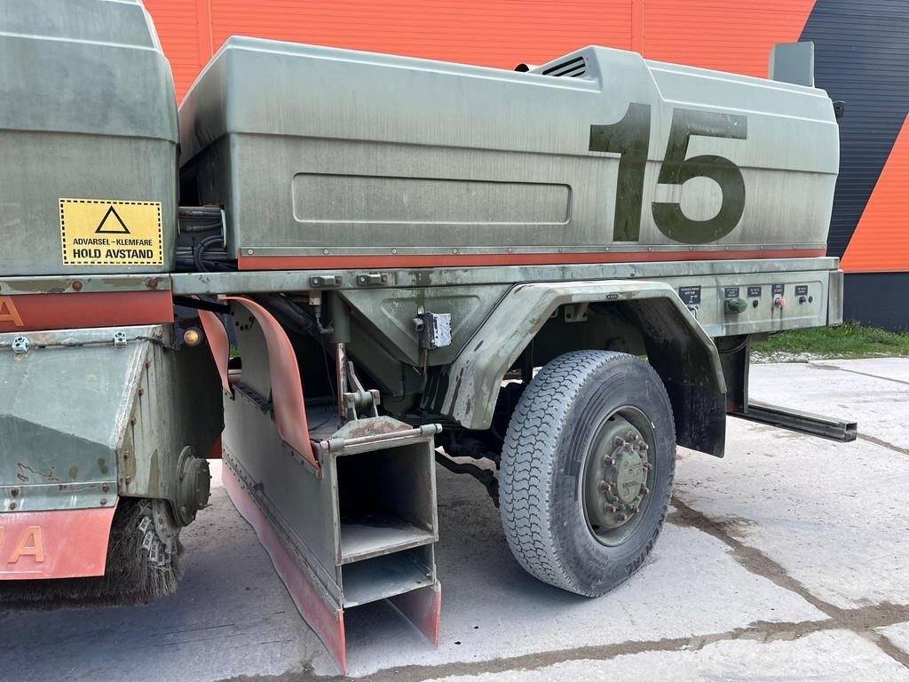 Iveco Fresia F 2000 4x4 SNOW PLOW / BROOM / BLOWER Balayeuse / Autolaveuse