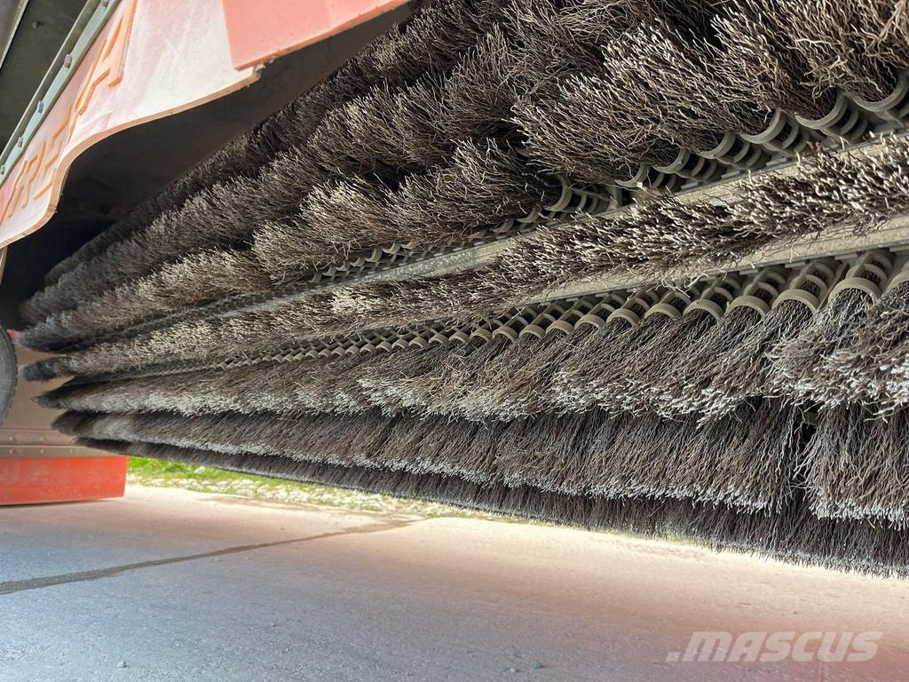 Iveco Fresia F 2000 4x4 SNOW PLOW / BROOM / BLOWER Balayeuse / Autolaveuse
