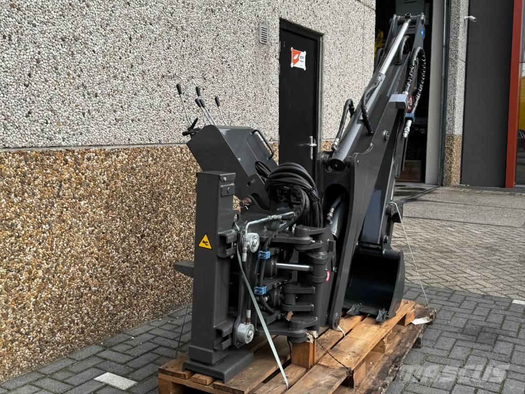 Gehl Skid steer loader – excavator arm – broom – slide معدات المواد - غير ذلك
