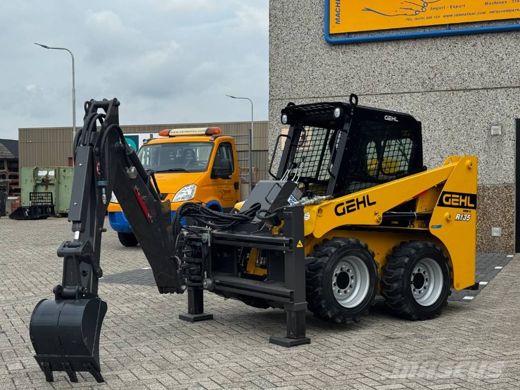 Gehl Skid steer loader – excavator arm – broom – slide معدات المواد - غير ذلك