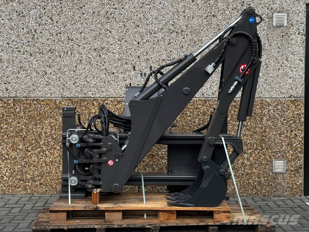 Gehl Skid steer loader – excavator arm – broom – slide معدات المواد - غير ذلك