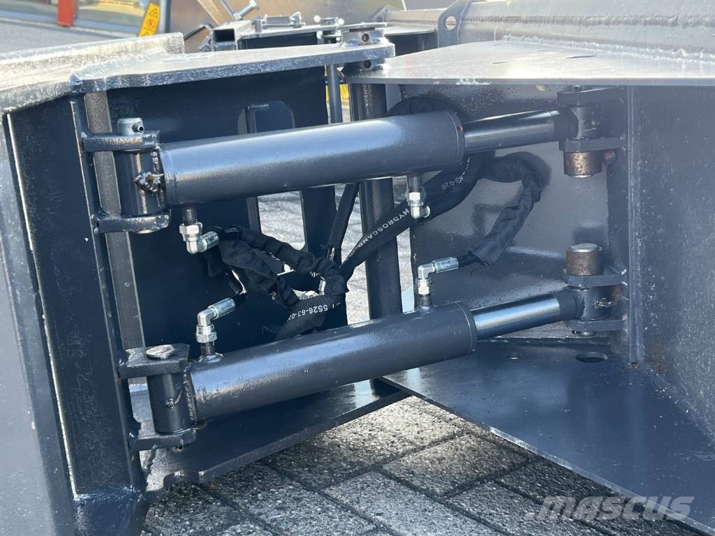 Gehl Skid steer loader – excavator arm – broom – slide معدات المواد - غير ذلك