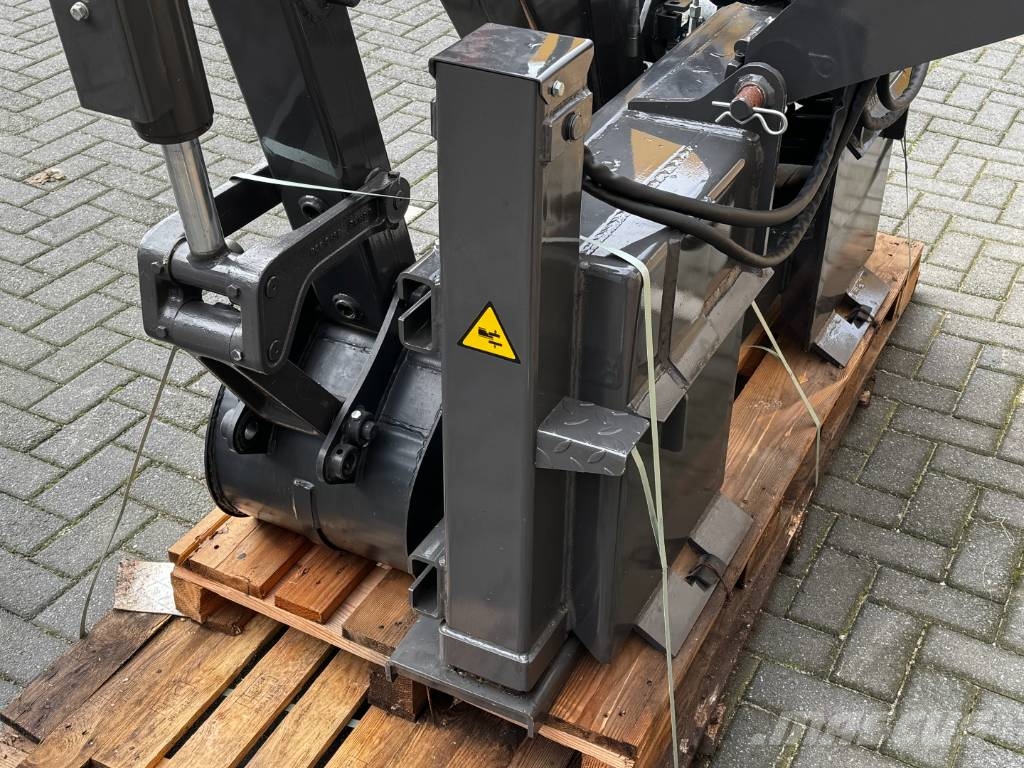 Gehl Skid steer loader – excavator arm – broom – slide معدات المواد - غير ذلك