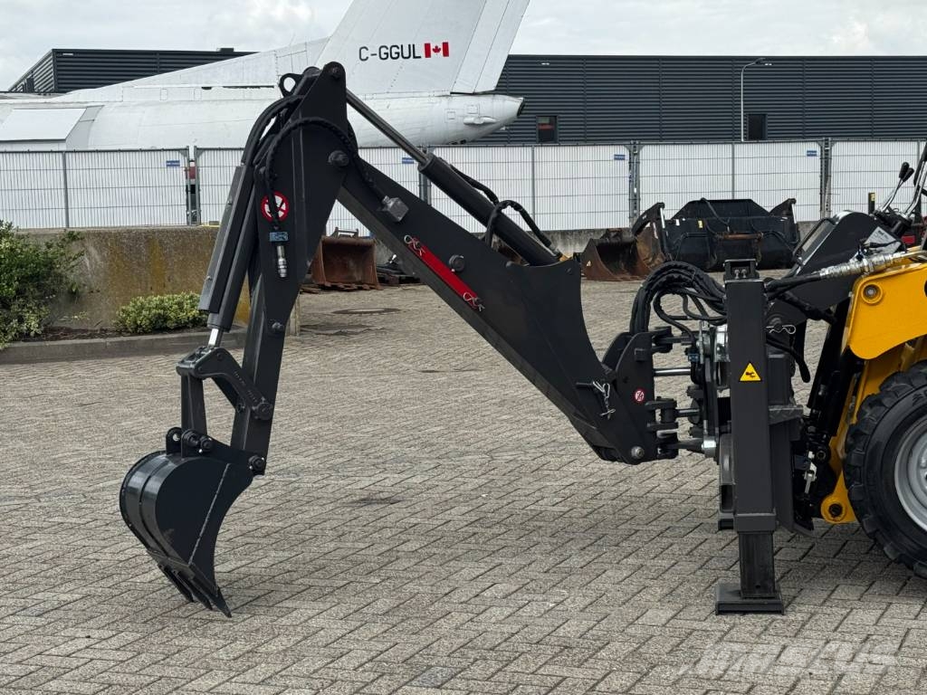 Gehl Skid steer loader – excavator arm – broom – slide معدات المواد - غير ذلك