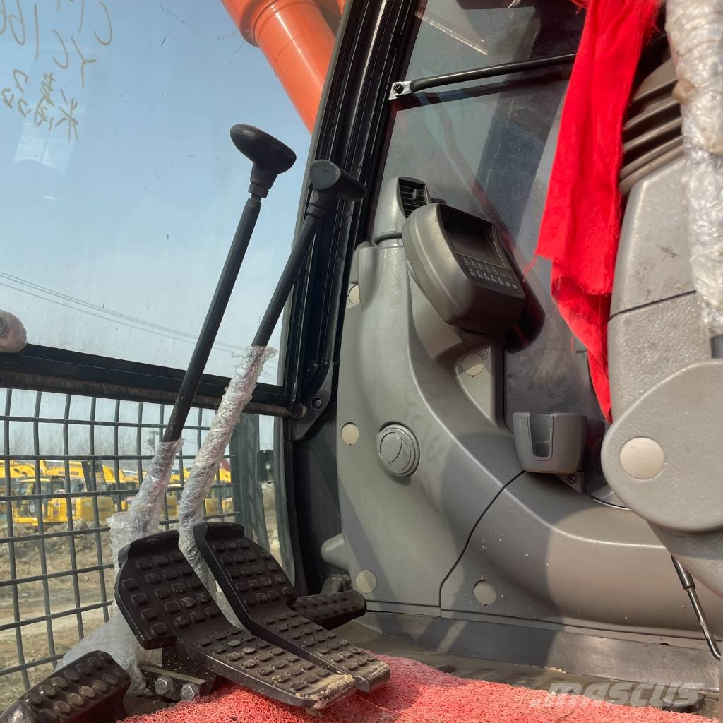 Hitachi ZX 210 حفارات زحافة