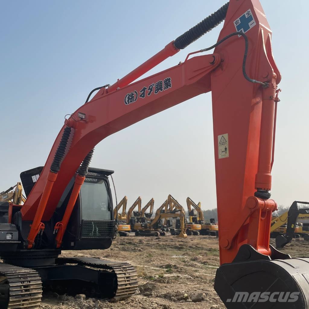 Hitachi ZX 210 حفارات زحافة