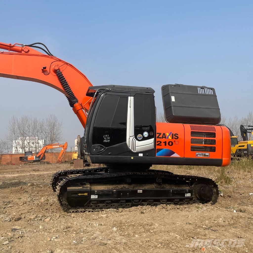 Hitachi ZX 210 حفارات زحافة
