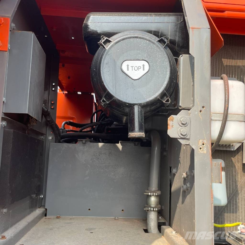 Hitachi ZX 210 حفارات زحافة