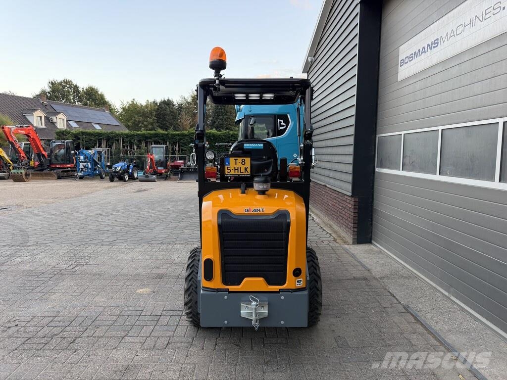 GiANT G2300 X-TRA HD minishovel 2026 56 uur Kolesni nakladalci