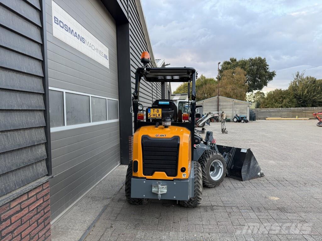 GiANT G2300 X-TRA HD minishovel 2026 56 uur Kolesni nakladalci