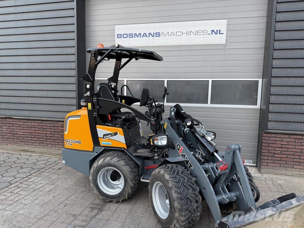 GiANT G2300 X-TRA HD minishovel 2026 56 uur Kolesni nakladalci