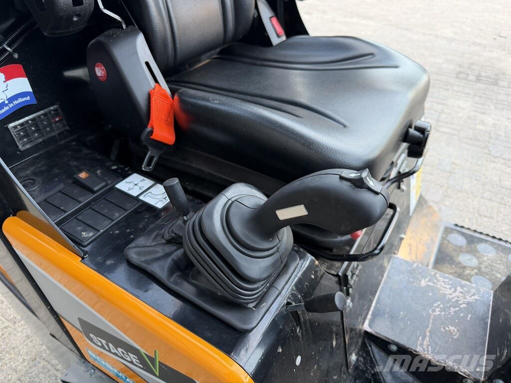 GiANT G2300 X-TRA HD minishovel 2026 56 uur Kolesni nakladalci