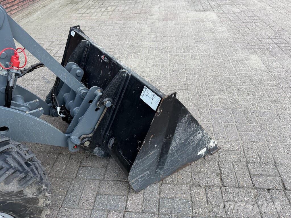 GiANT G2300 X-TRA HD minishovel 2026 56 uur Kolesni nakladalci