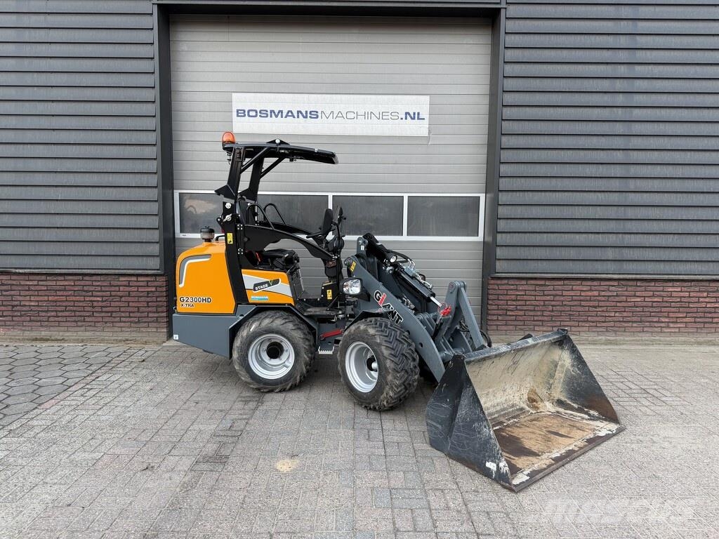 GiANT G2300 X-TRA HD minishovel 2026 56 uur Kolesni nakladalci