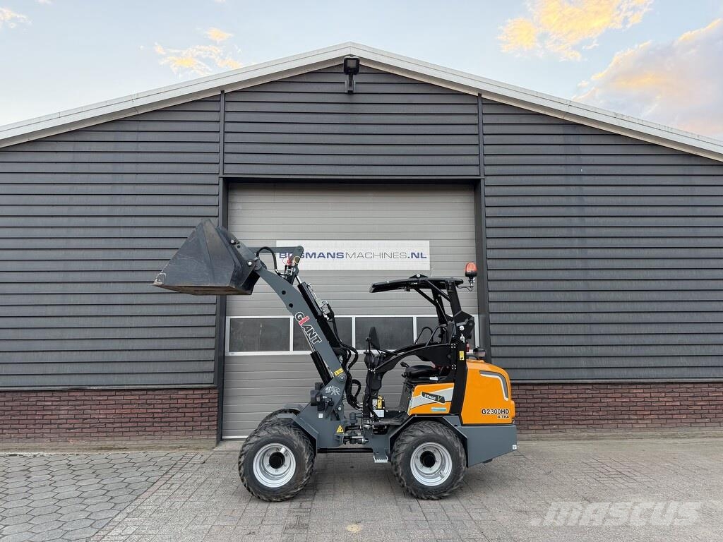 GiANT G2300 X-TRA HD minishovel 2026 56 uur Kolesni nakladalci