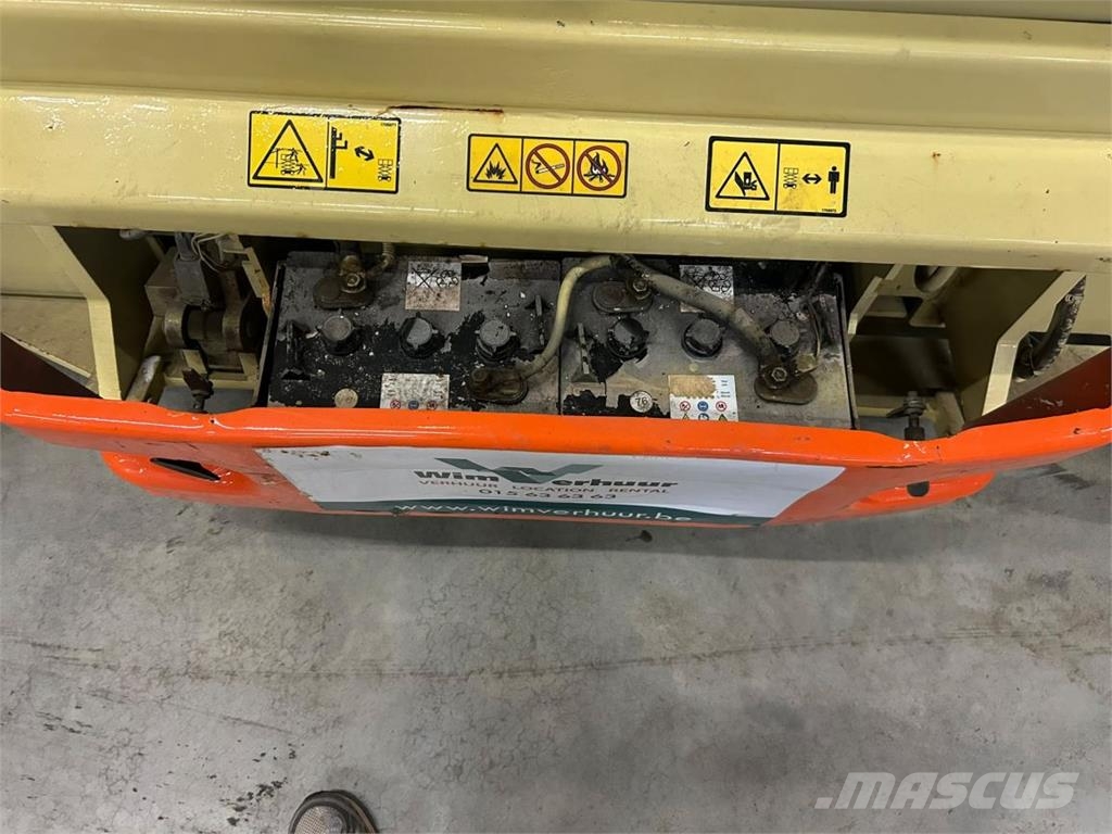 JLG 3246 ES (0930) رافعات مقصية الشكل