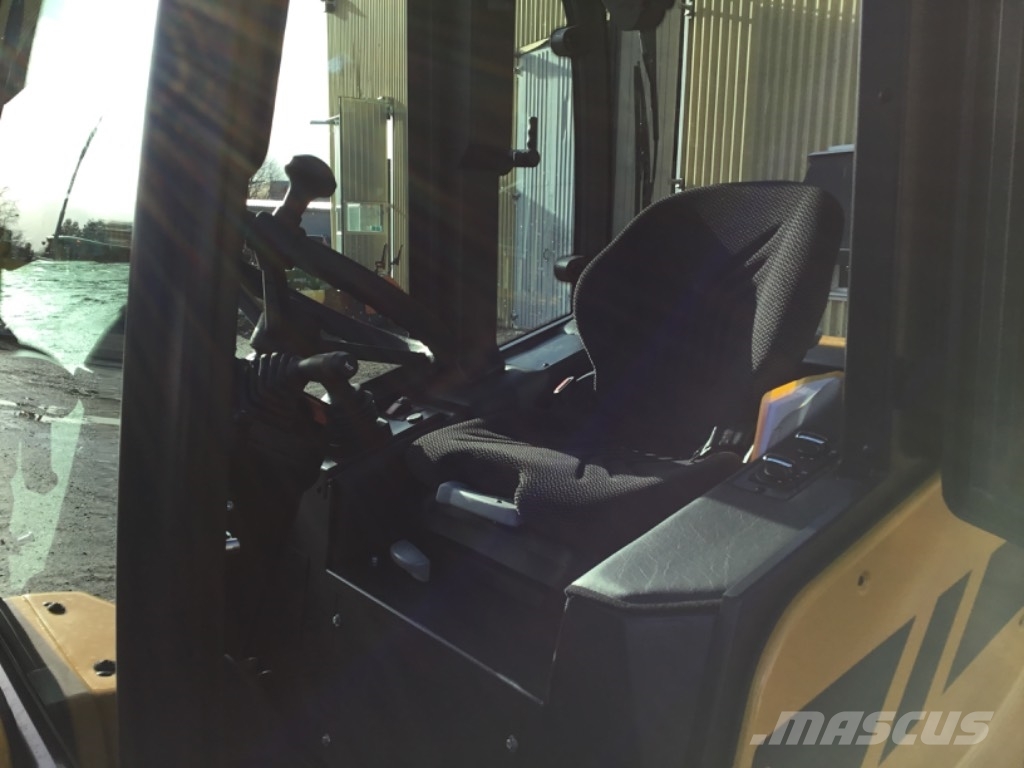 Schäffer 100% elektrisk 24e Multi-purpose loaders