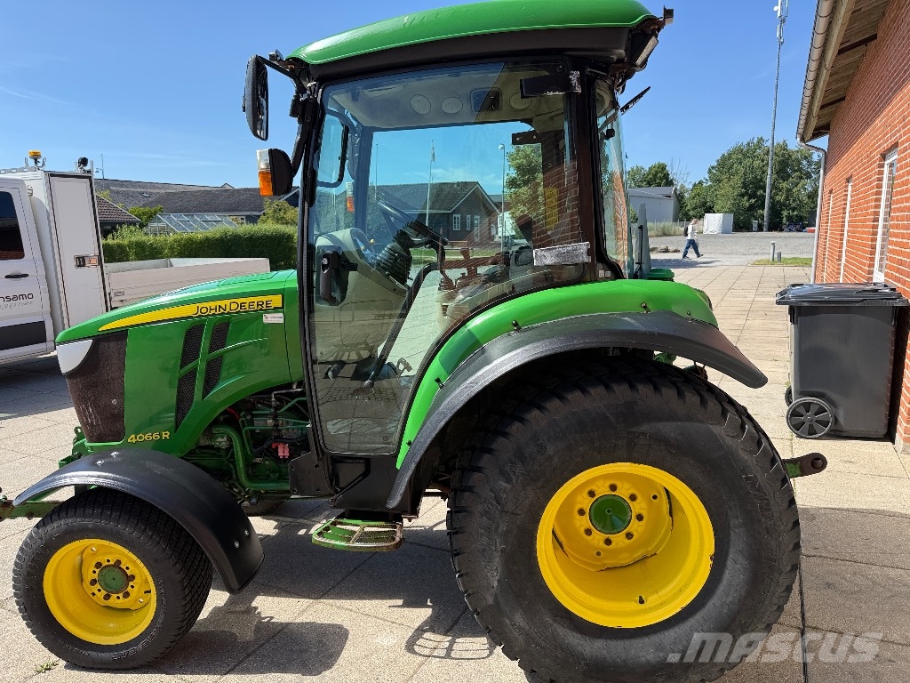John Deere 4066 R Compact tractors