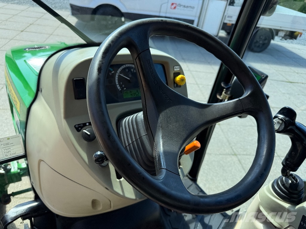 John Deere 4066 R Compact tractors