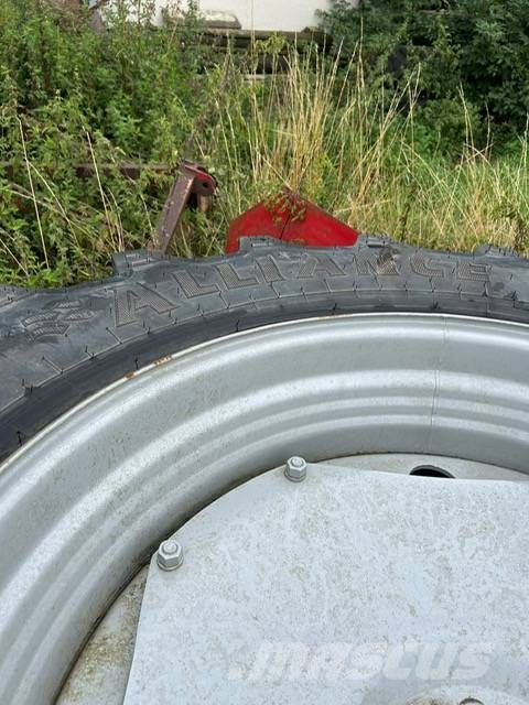 Massey Ferguson 440/65R28 & 540/65R38 الإطارات والعجلات والحافات