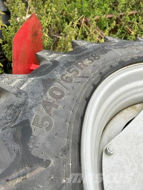 Massey Ferguson 440/65R28 & 540/65R38 الإطارات والعجلات والحافات