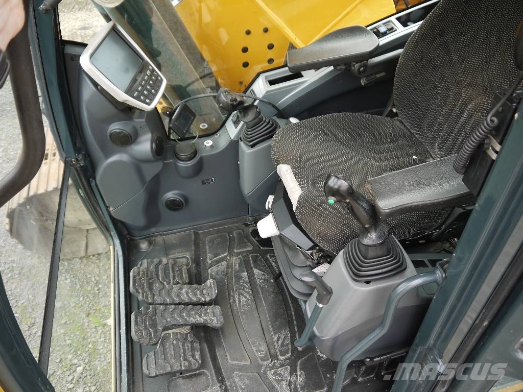 Hyundai HX 235 LCR Roomikekskavaatorid