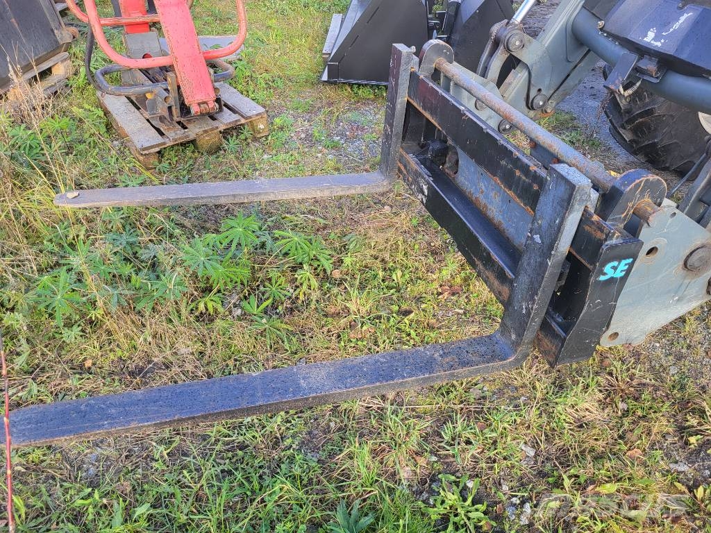 SE Equipment  Trukkipiikit 2500kg ملحقات أمامية للوادر