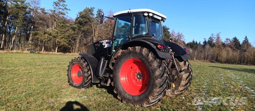 CLAAS Axion 820 Cmatic Trattori