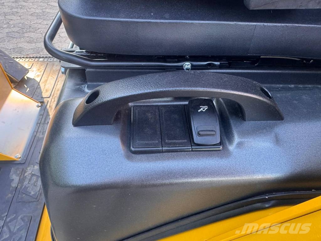 Eurotrac W11L لوادر بعجل