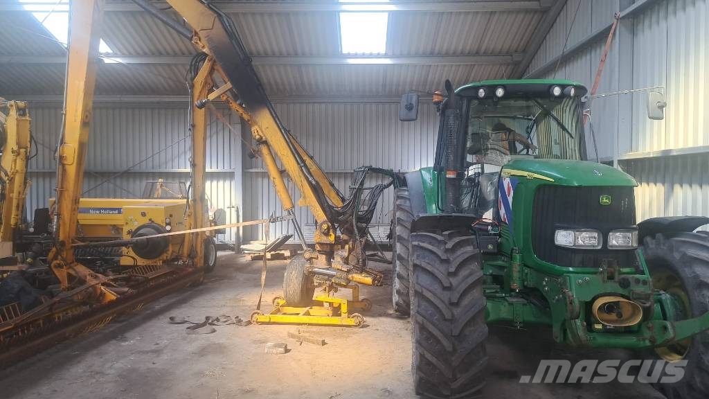 John Deere 6820 / BOS arm Tractors