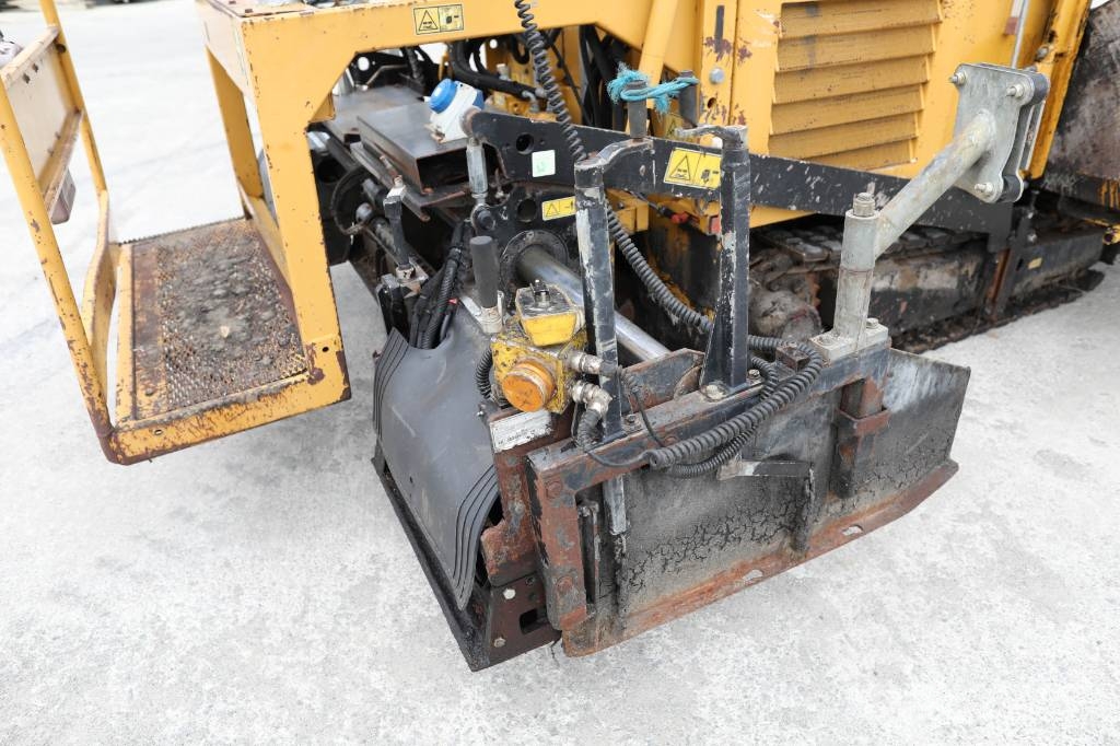 CAT BB621E معدات السفلتة