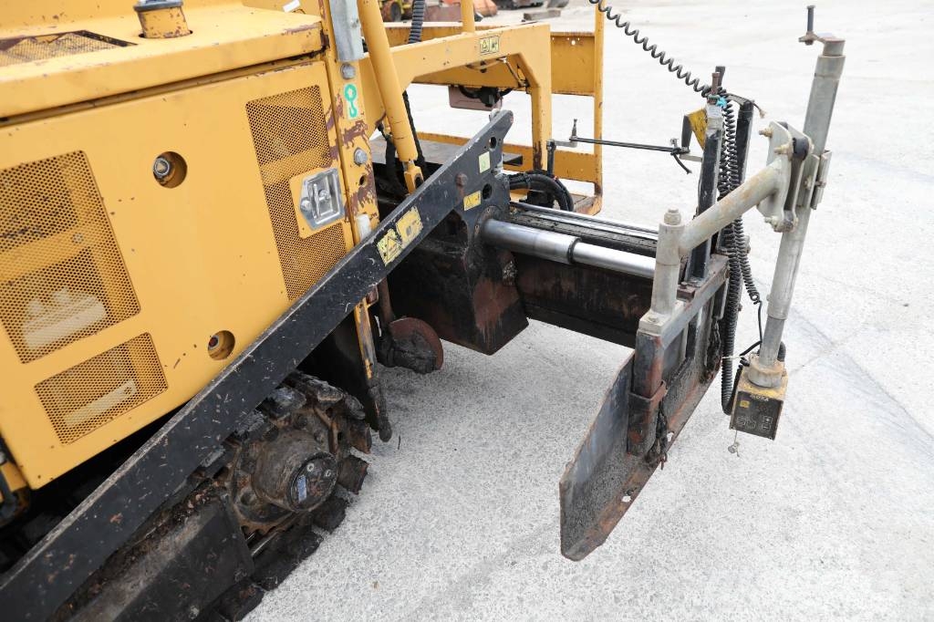CAT BB621E معدات السفلتة