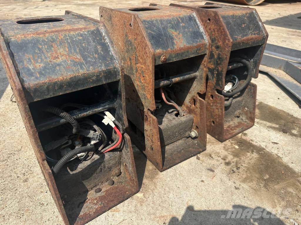 CAT BB621E معدات السفلتة