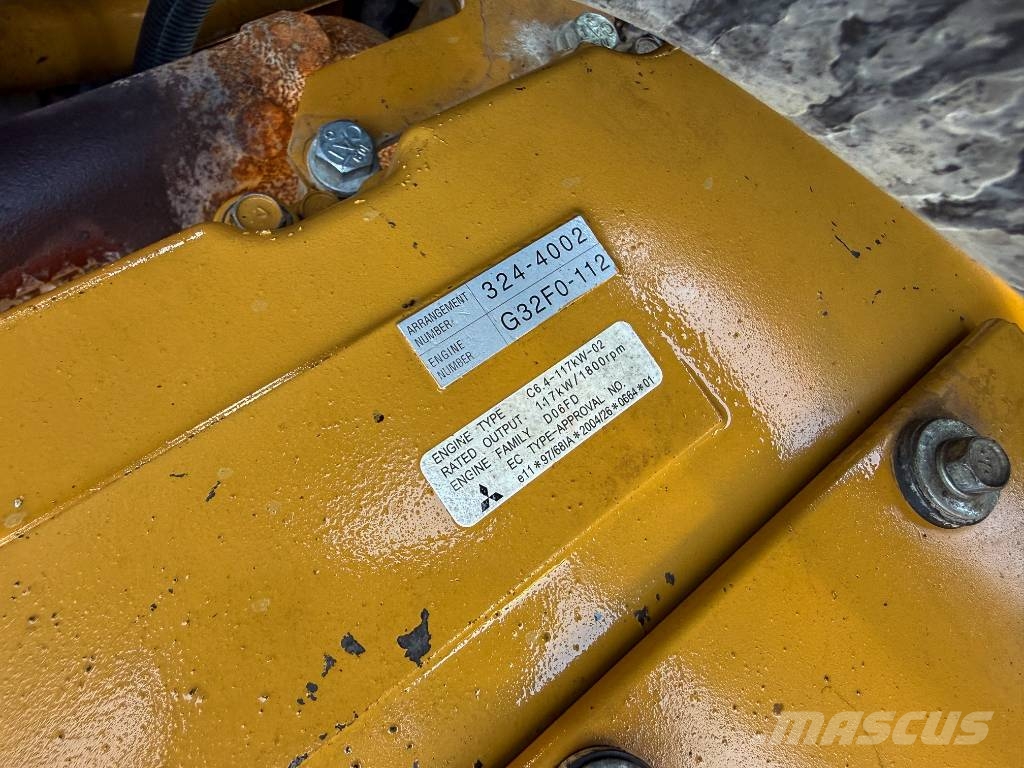 CAT 323 D Verstellausleger Klimaauto. Telakaivukoneet